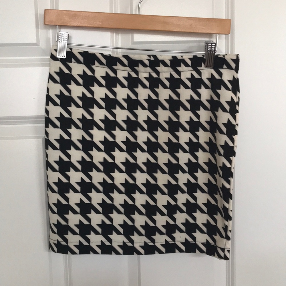 Houndstooth pencil mini skirt